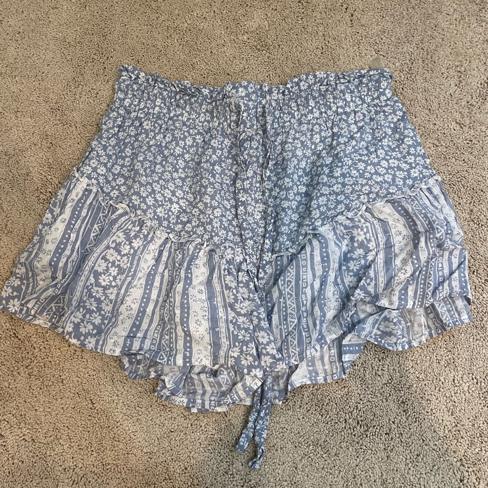 Illa Illa blue and white beachy floral ruffle shorts